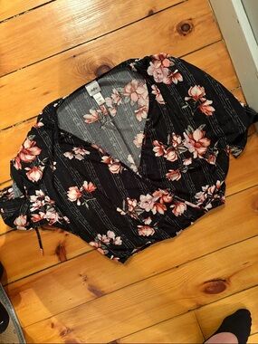 Daytrip Floral Wrap Crop Top - Black with Pink Blooms